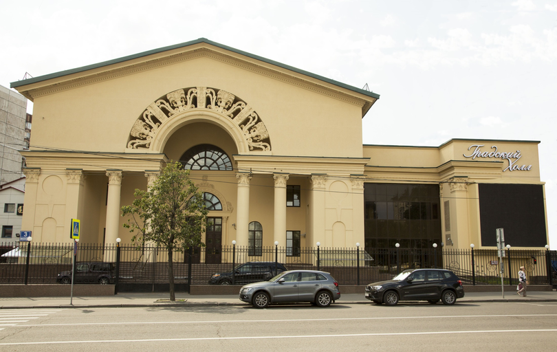 Градский Холл)